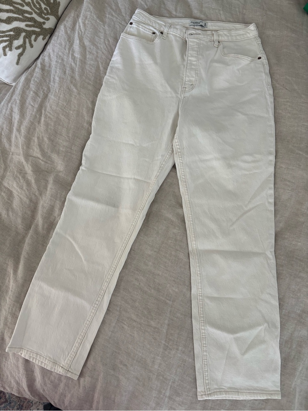 Abercrombie & Fitch Women’s Ankle Straight Ultra High Rise Off-white jeans
